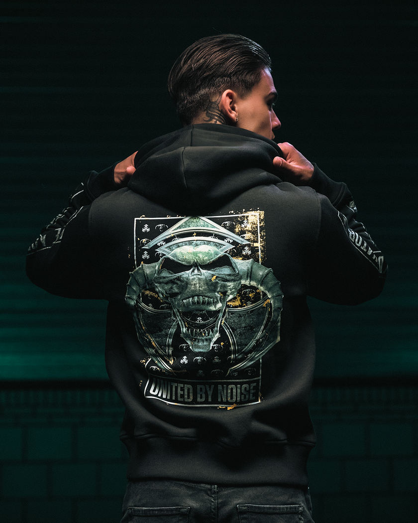 23. Hooded Sweater MOH x Dominator black